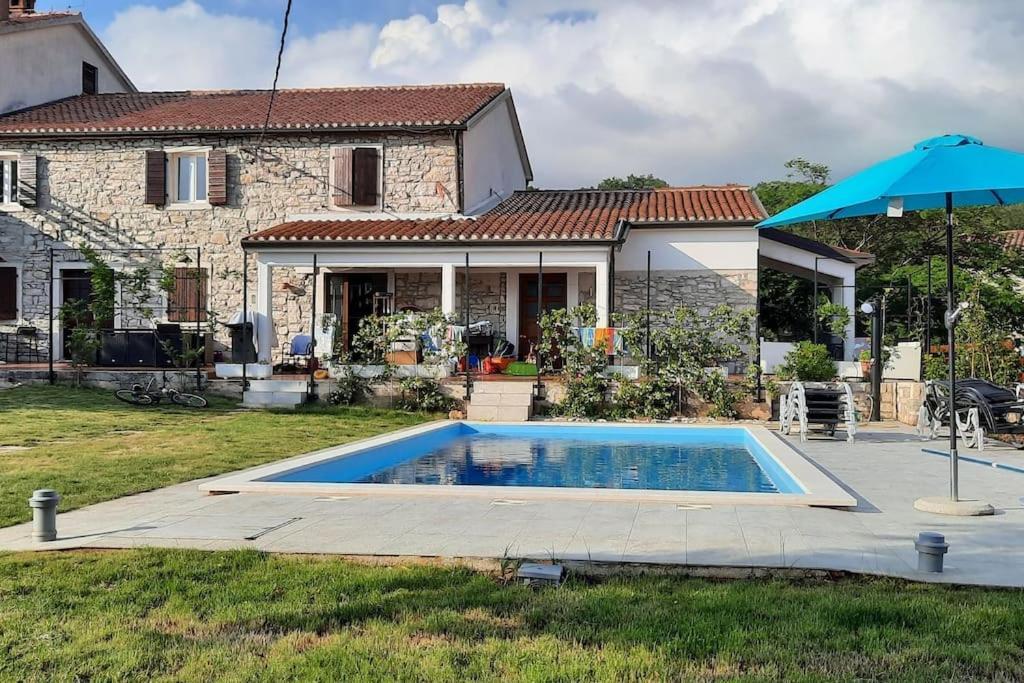 Holiday Home For 8 People, Pool + Sea View Vilanija Екстериор снимка