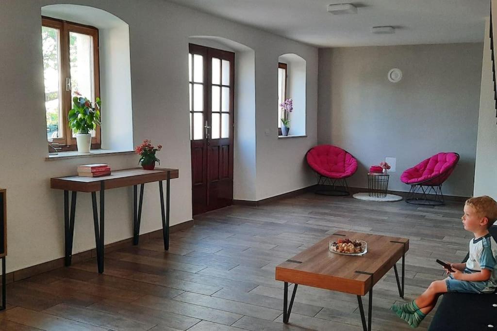 Holiday Home For 8 People, Pool + Sea View Vilanija Екстериор снимка