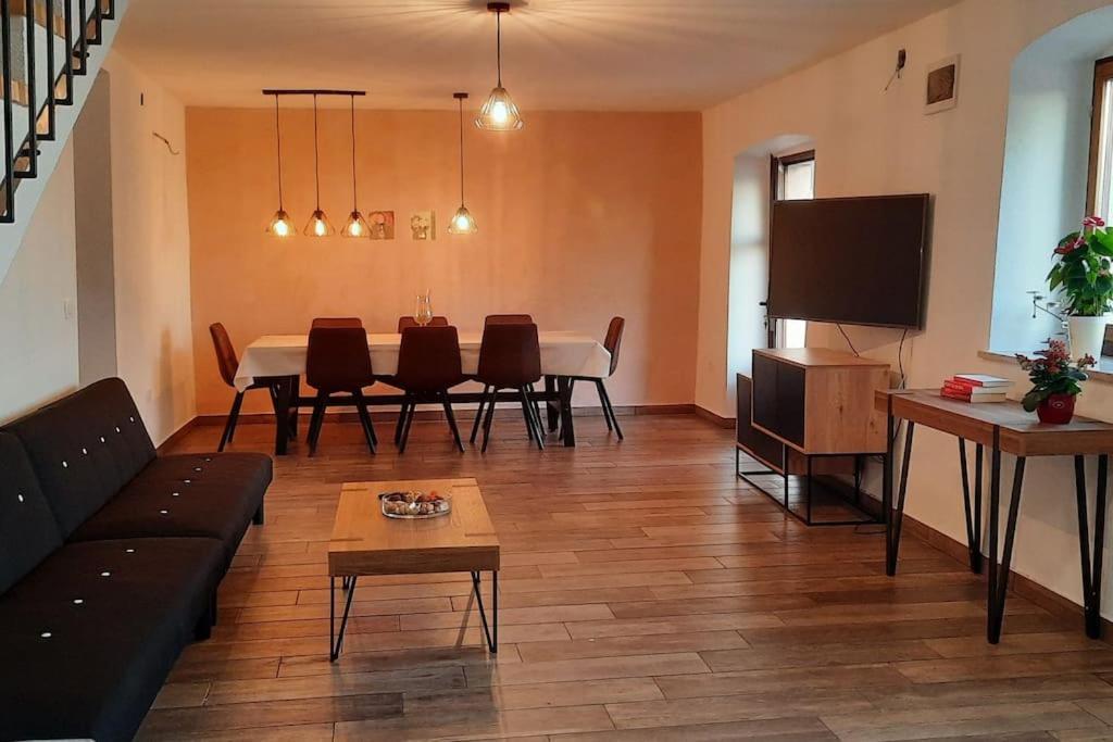 Holiday Home For 8 People, Pool + Sea View Vilanija Екстериор снимка
