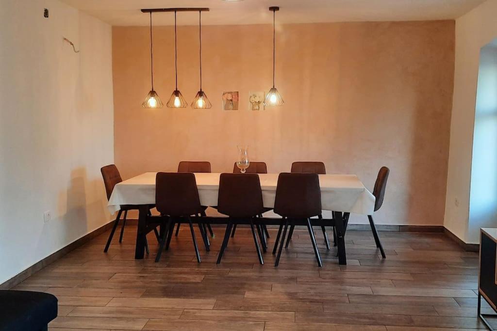 Holiday Home For 8 People, Pool + Sea View Vilanija Екстериор снимка