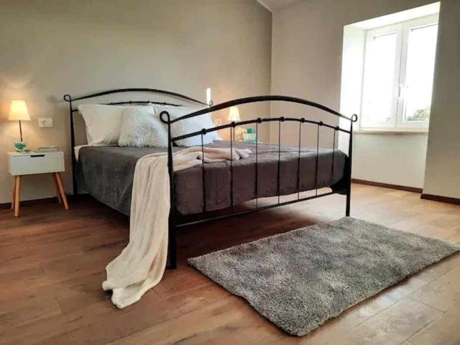 Holiday Home For 8 People, Pool + Sea View Vilanija Екстериор снимка