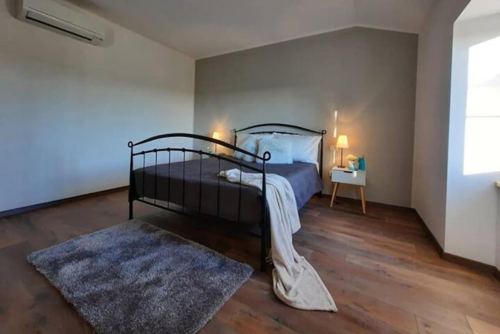 Holiday Home For 8 People, Pool + Sea View Vilanija Екстериор снимка