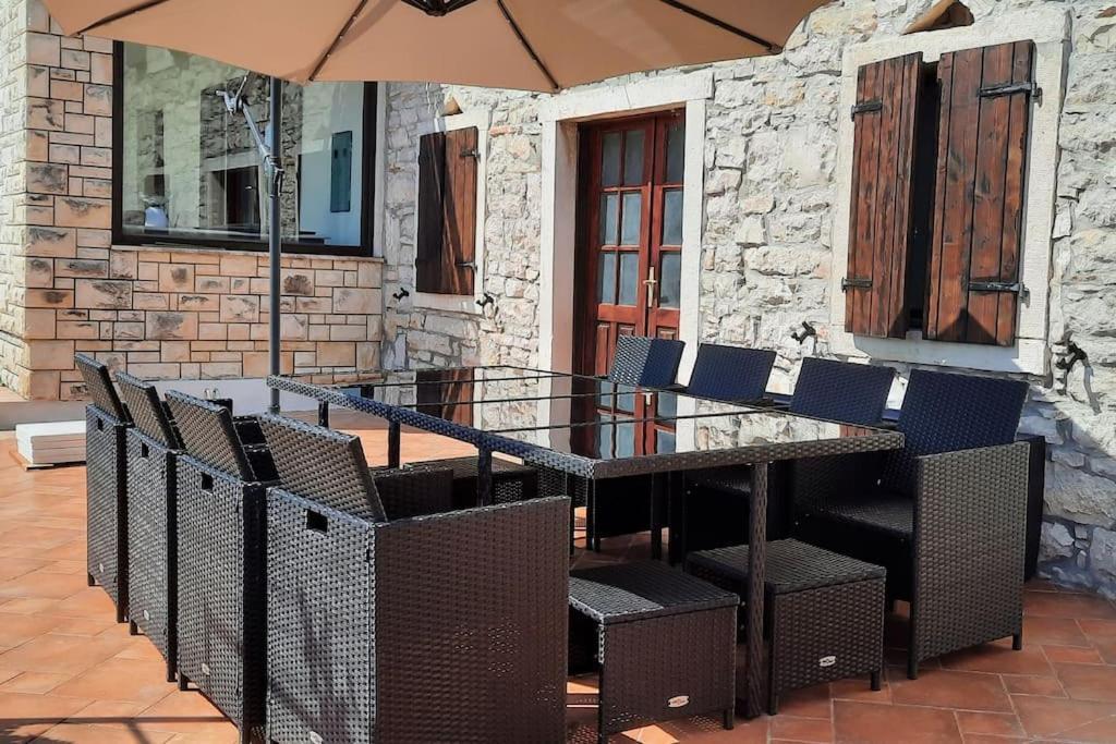 Holiday Home For 8 People, Pool + Sea View Vilanija Екстериор снимка